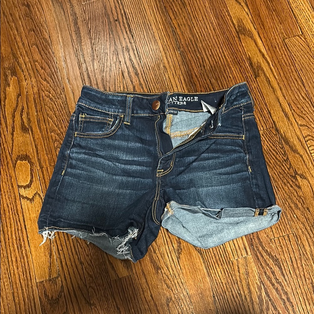 American Eagle Dark Wash Denim Shorts
Hi rise shortie size 4